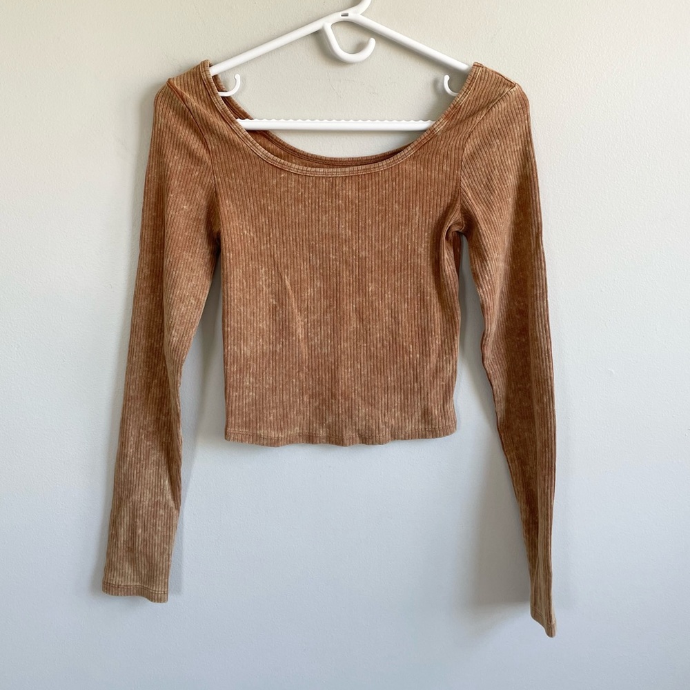 WILD FABLE TAN CREAM BLEACHED LOOK RIBBED KNIT LONG SLEEVE CROP TOP SHORT